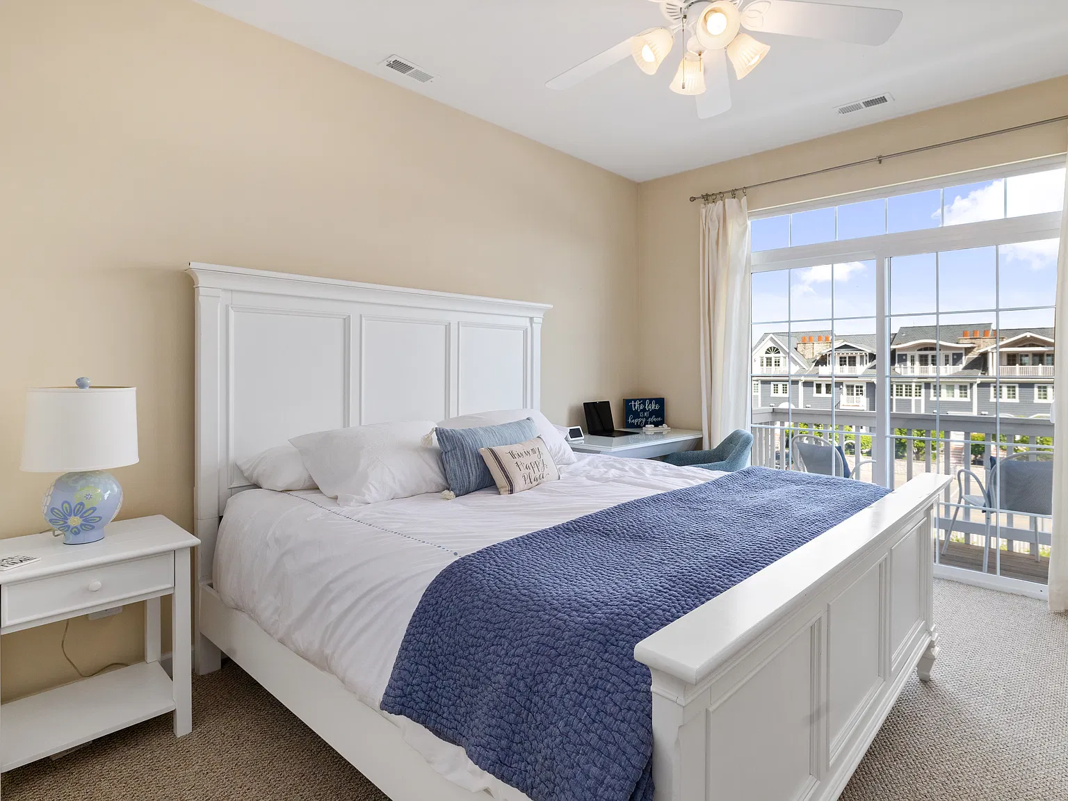 3 bed, 2.5 bath, 1490 sqft, $11,400 — Photo 3