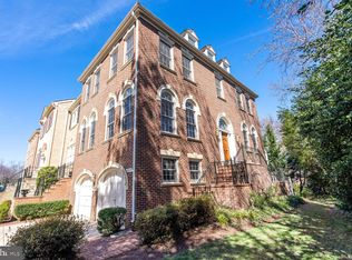 6300 Barcroft Mews Dr, Falls Church, VA 22041