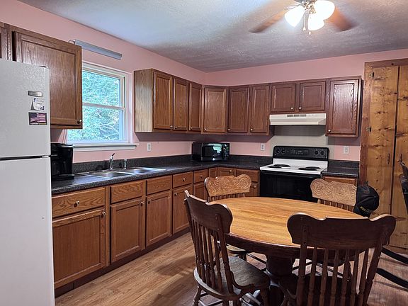 2nd image of 634 Bennett Hill Rd