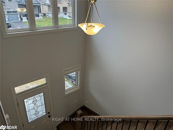 5th image of 57 Bank St