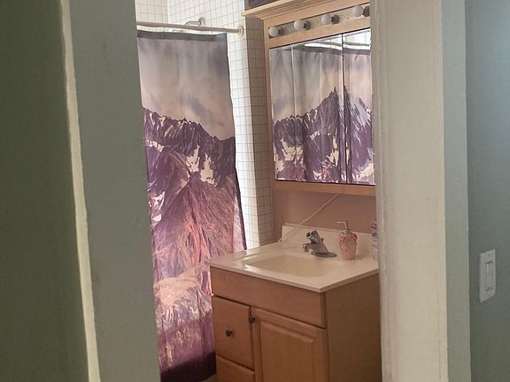 5th image of 1323 N Artesian Ave APT 3F