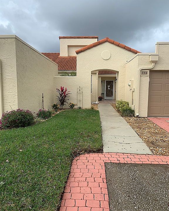 1st image of 724 Green Valley Ln