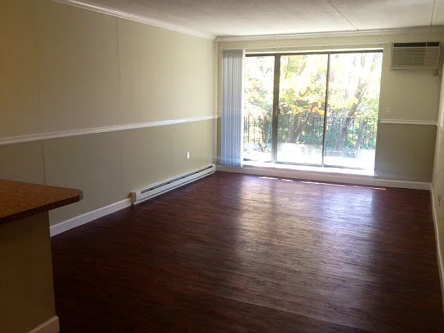 Whitmore Court Apartments — Photo 9