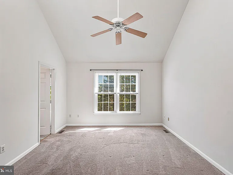 7059 Kings Manor Dr — Photo 10