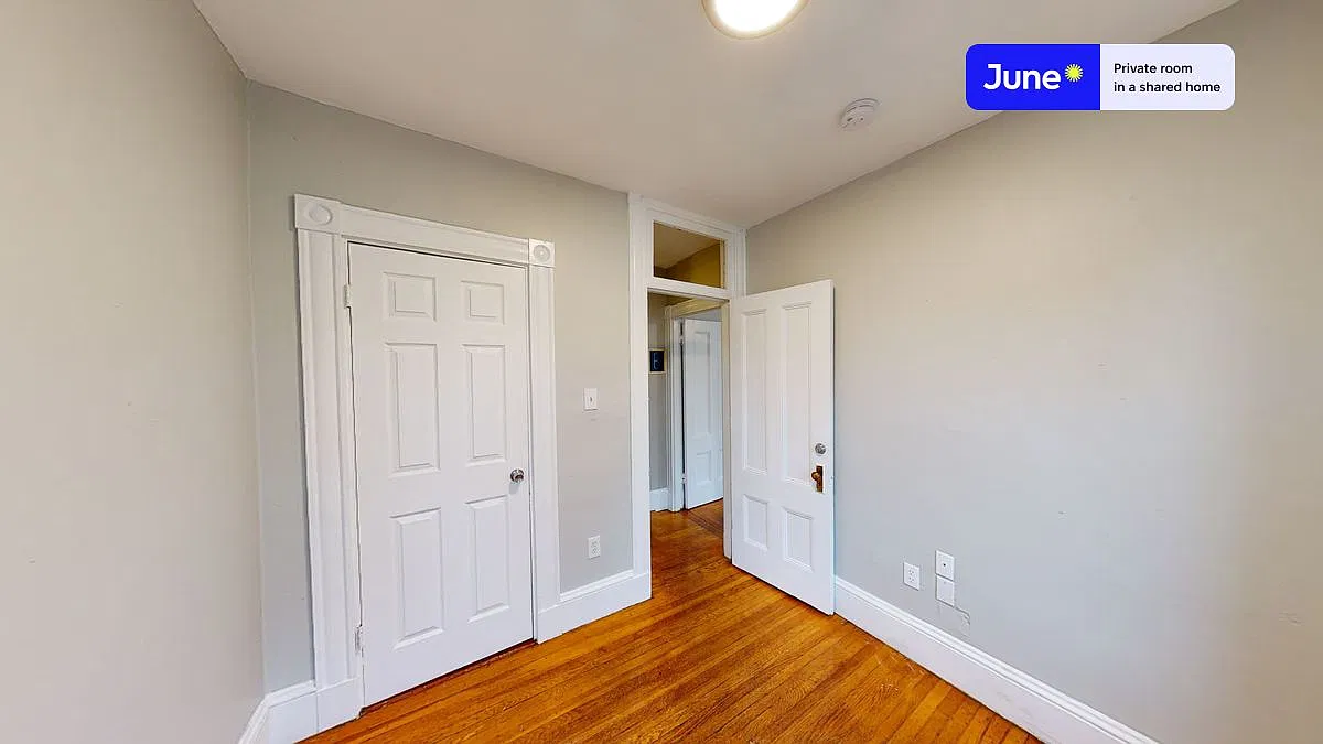 76 Easton St — Photo 4