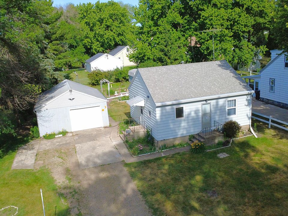 1st image of 105 Fenton Ave