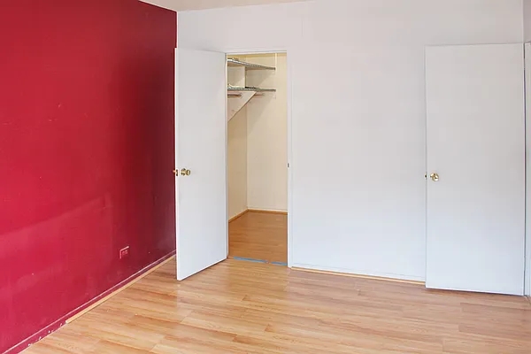 Sold by Thomas Lipovetsky, LREB | media 8