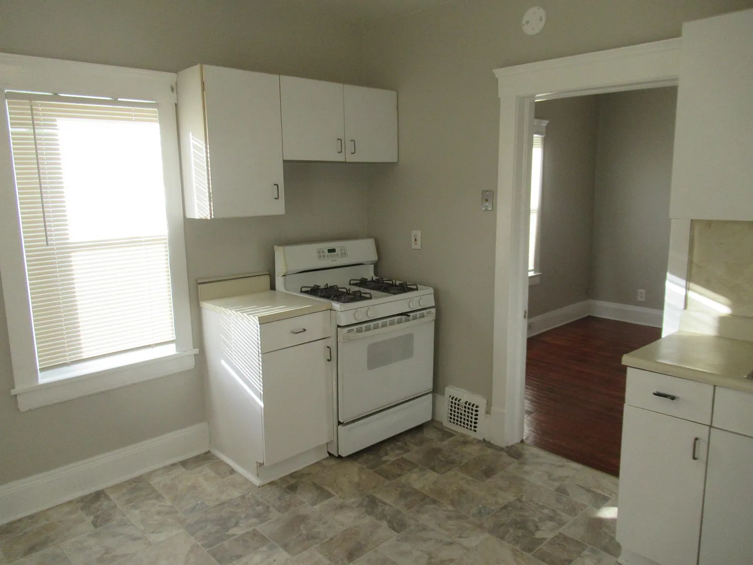 3 bed, 850 sqft, $1,100 — Photo 4