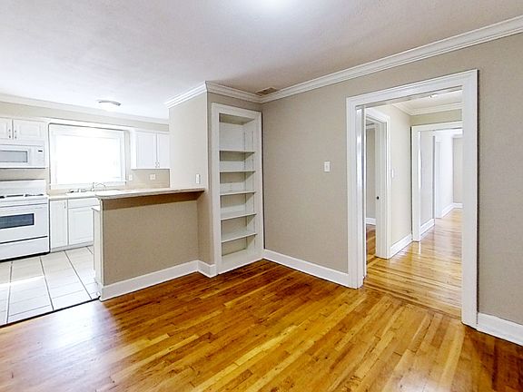 Kitchen & Dining Area