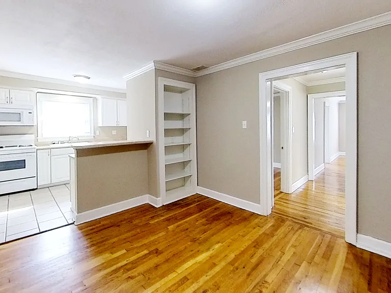 Kitchen & Dining Area