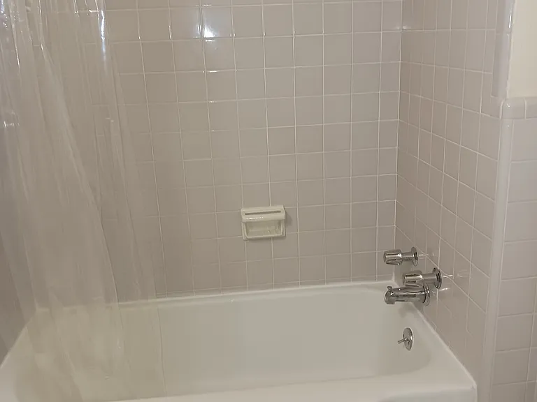 928 W Lindsey St — Photo 1