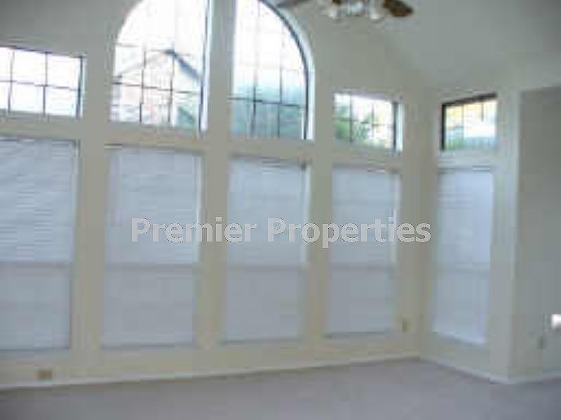 2nd image of 906 Teakwood Ln
