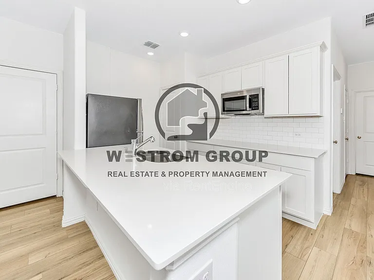 2600 Starwater Dr — Photo 21