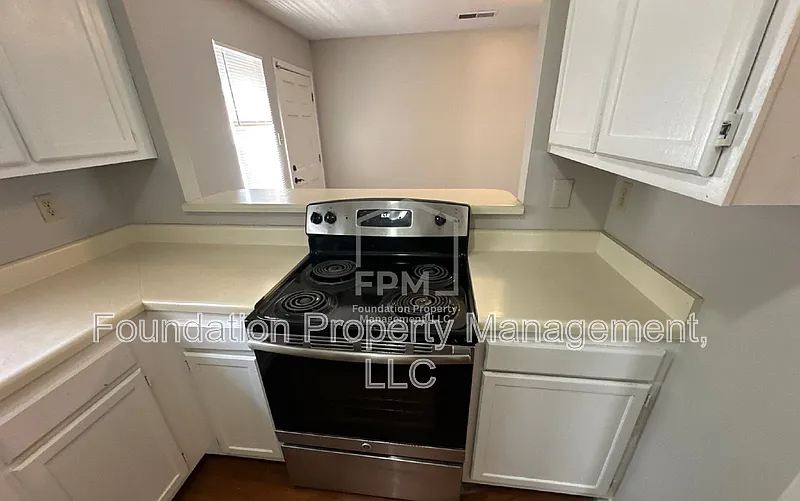 2 bed, 1.5 bath, 1195 sqft, $1,300 — Photo 4