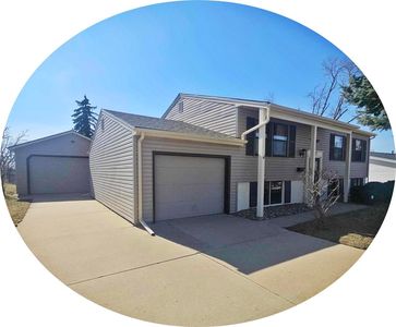 327 Hampden Dr NE, Cedar Rapids, IA, 52402