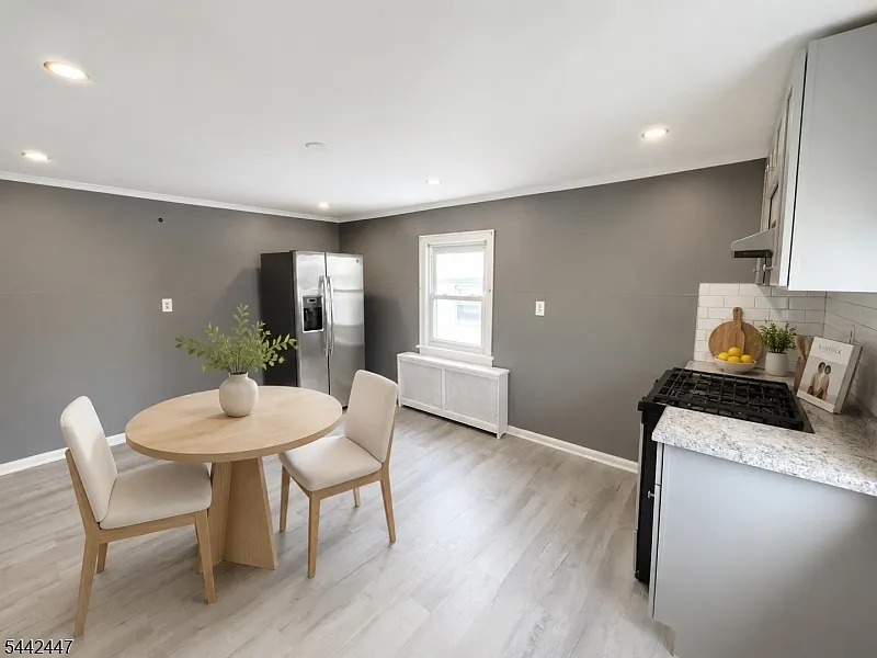 2 bed, 1.0 bath, $2,500 — Photo 4