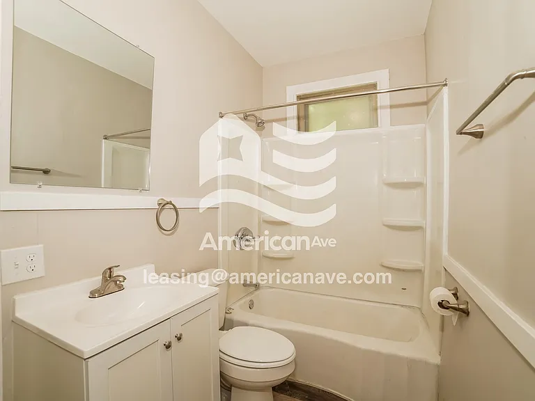 1620174_013_bathroom_13795125.jpg
