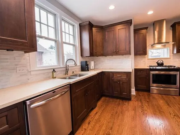 10633 S Oakley Ave, Chicago, IL 60643