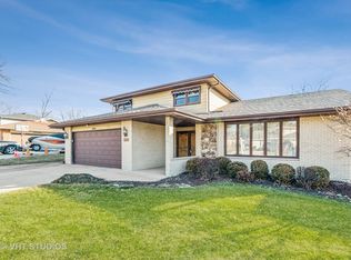 10411 Broadmoor Dr, Palos Hills, IL