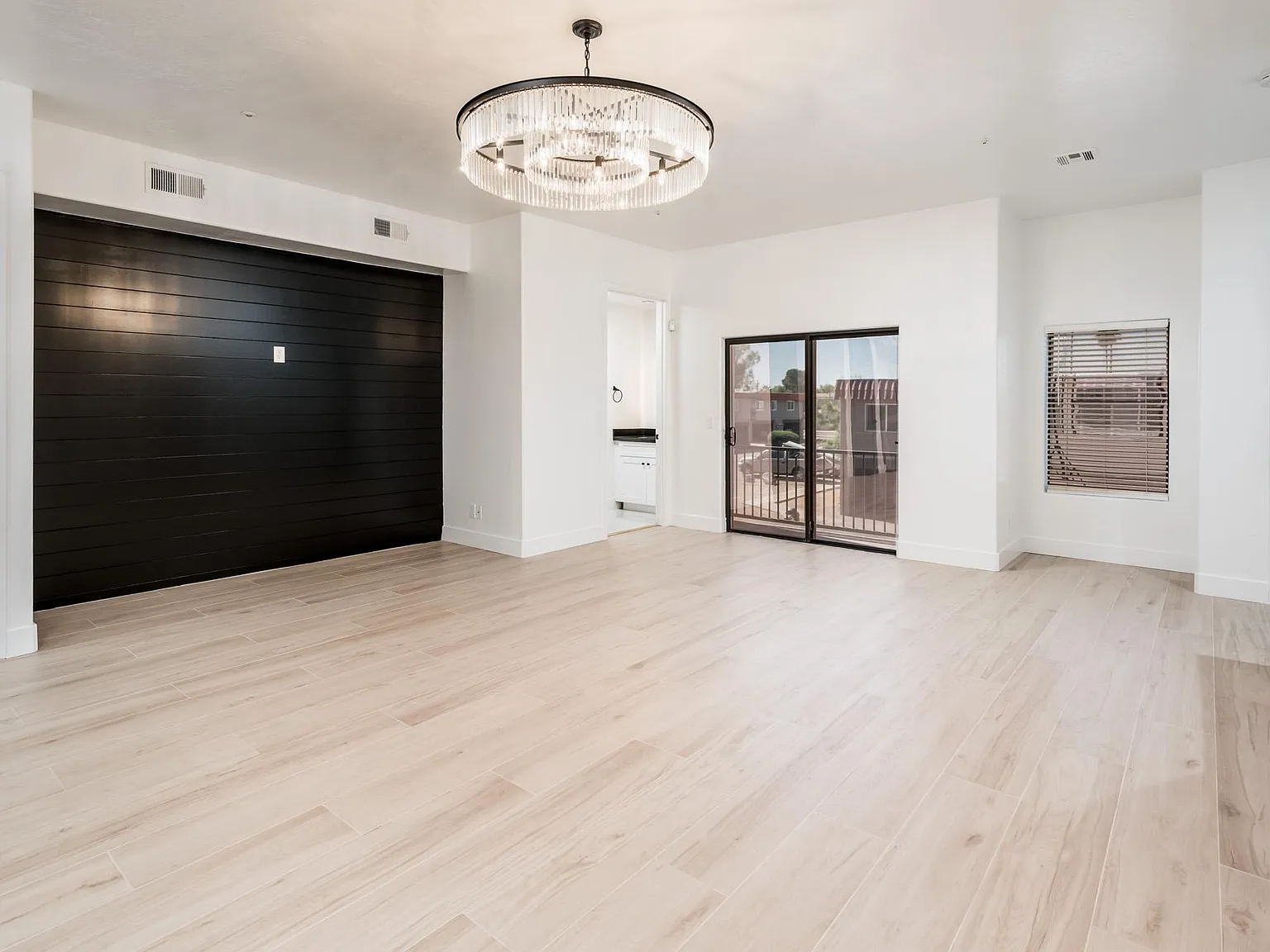 3 bed, 2.5 bath, 1695 sqft, $3,200 — Photo 2