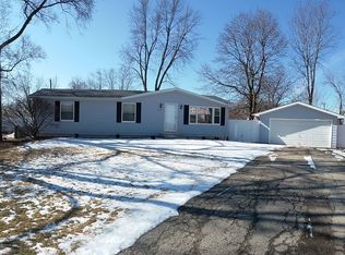 2327 Circle St, Crest Hill, IL 60403