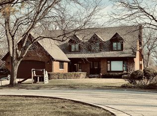 201 Carter Ct, Northbrook, IL