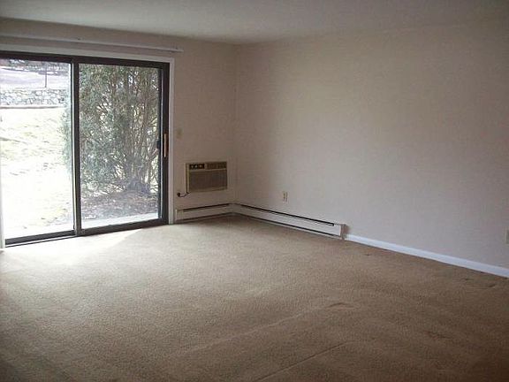 LARGE 15X18 LIVINGROOM