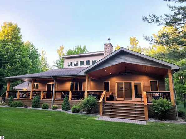 6520 Winterhaven Dr, Elmira, MI 49730