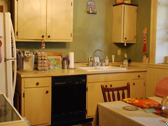 5th image of 57 E Main St