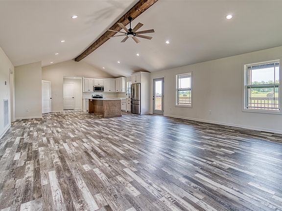 3rd image of 104 Fieldstone Dr