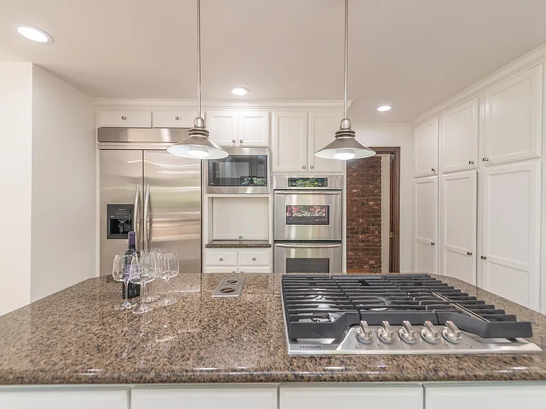 24692 Kings Rd — Photo 36