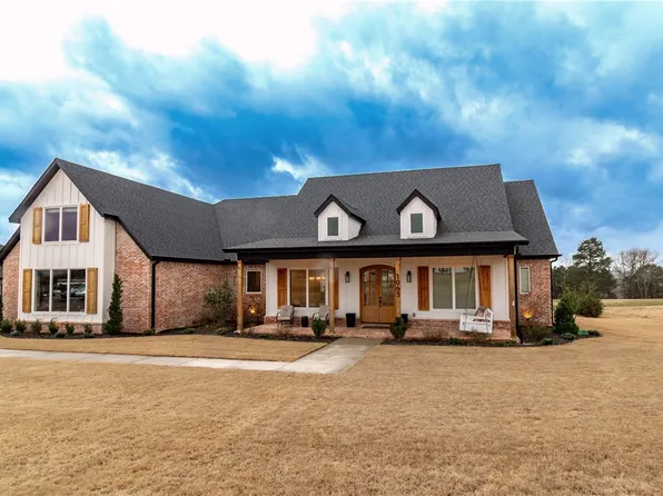 1063 Noah St, Fayetteville, AR 72703