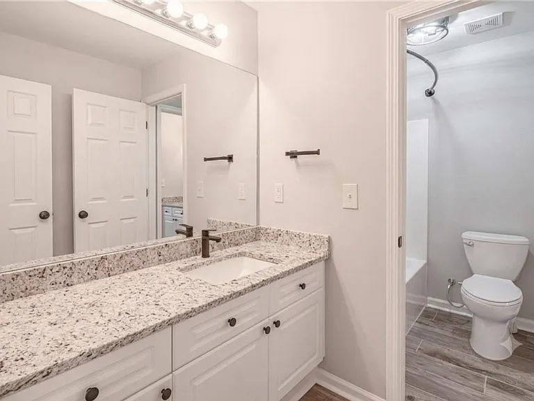 3913 Lost Oak Dr — Photo 17