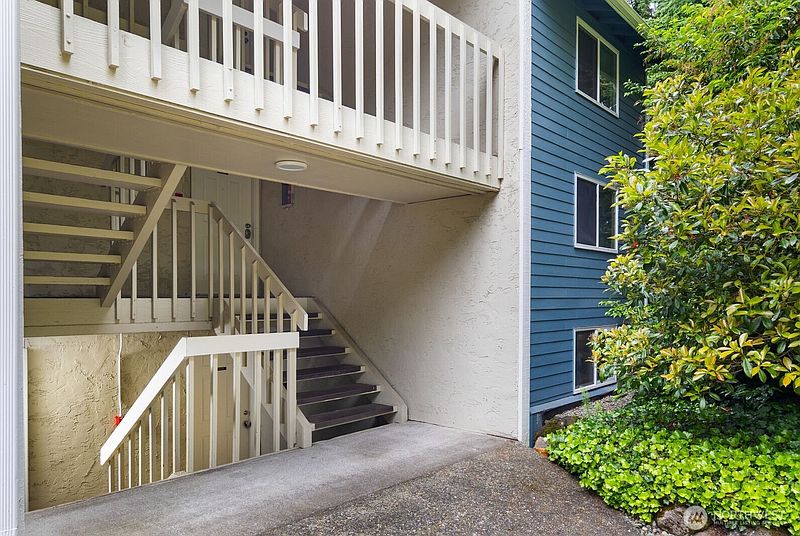 2nd image of 9494 Redmond Woodinville Road NE #B102