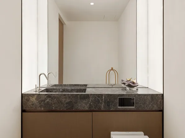 100 East 53rd Street image 8 of 15