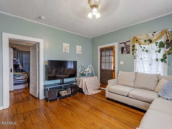 4th image of 309 Claire St