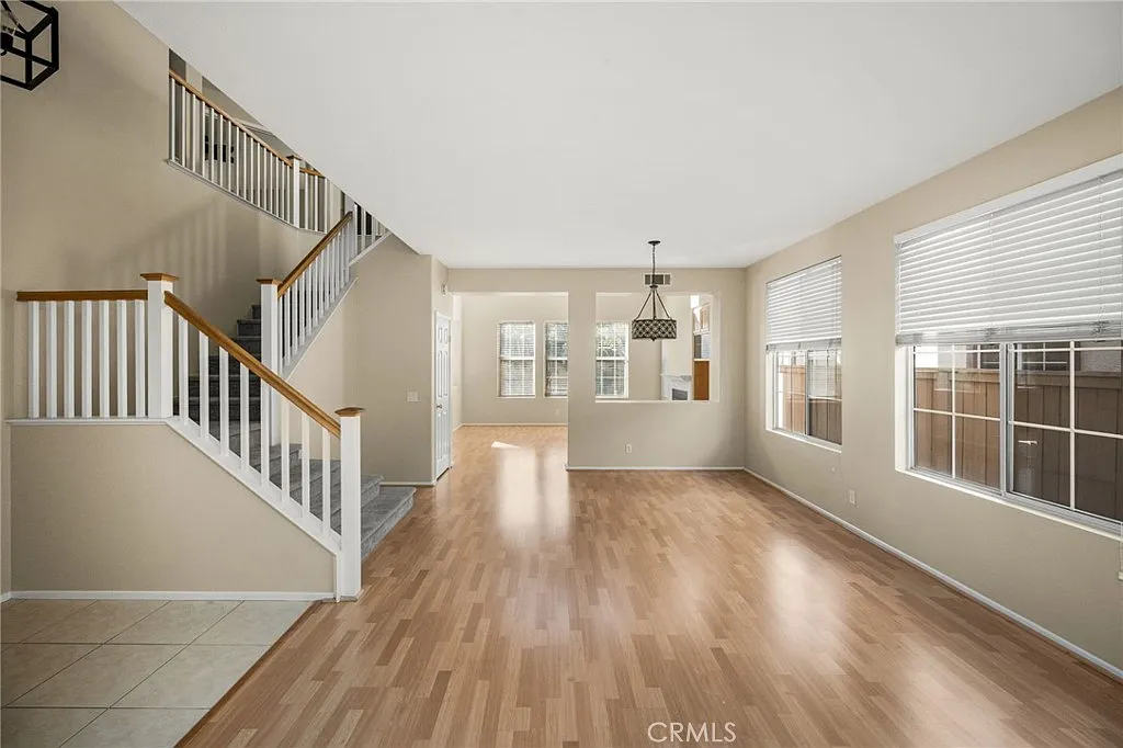 3 bed, 2.5 bath, 2213 sqft, $5,500 — Photo 3