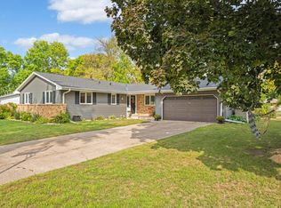 2316 Explorer Ct, Burnsville, MN 55337