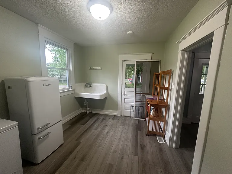 422 Stephen Ave — Photo 11