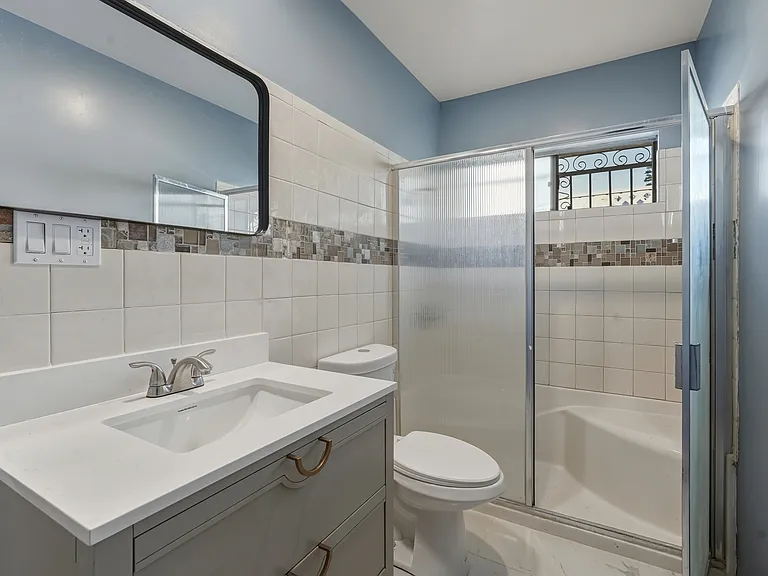 1174 N Alexandria Ave — Photo 13