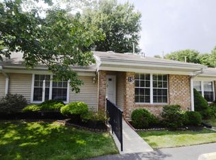 18 Boxwood Ter, Red Bank, NJ 07701