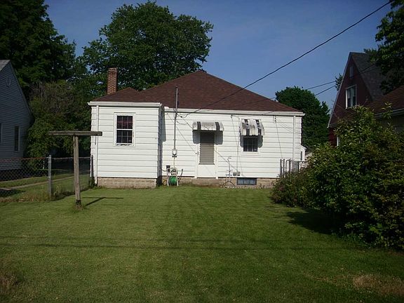 2nd image of 911 S 21st St