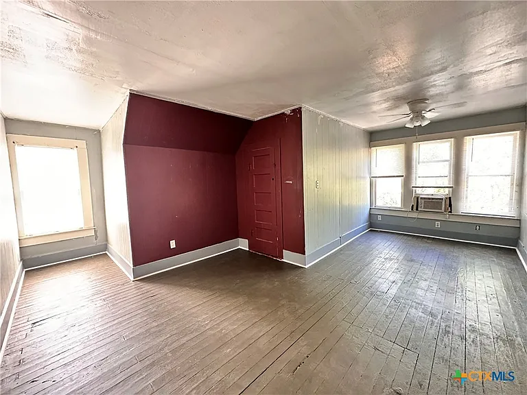 1010 Academy St — Photo 17