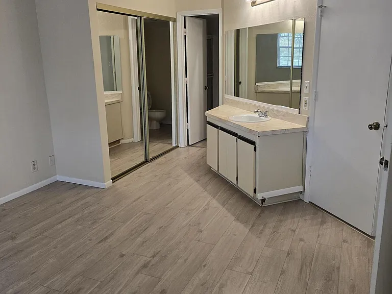 1520 SE Royal Green Cir #K203 — Photo 9