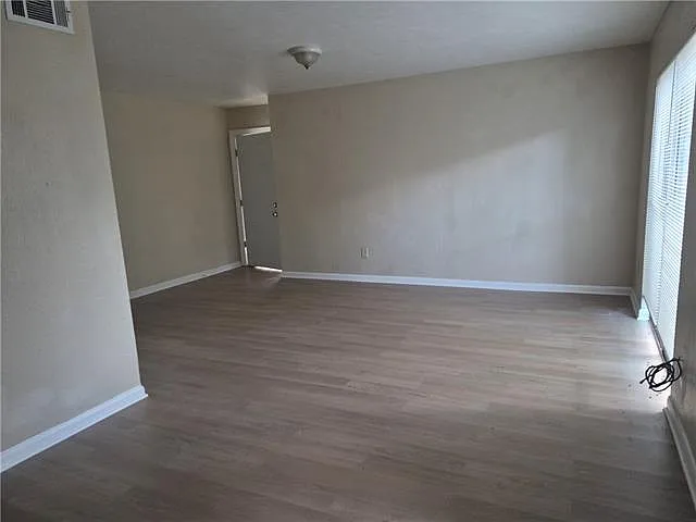 3 bed, 2.0 bath, 1100 sqft, $1,250 — Photo 3