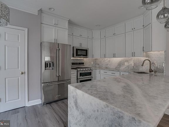4th image of 4089 Oak Village Lndg