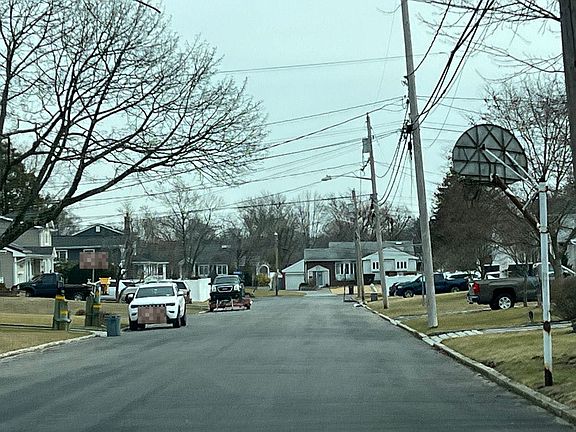 4th image of 216 Jumel Ln