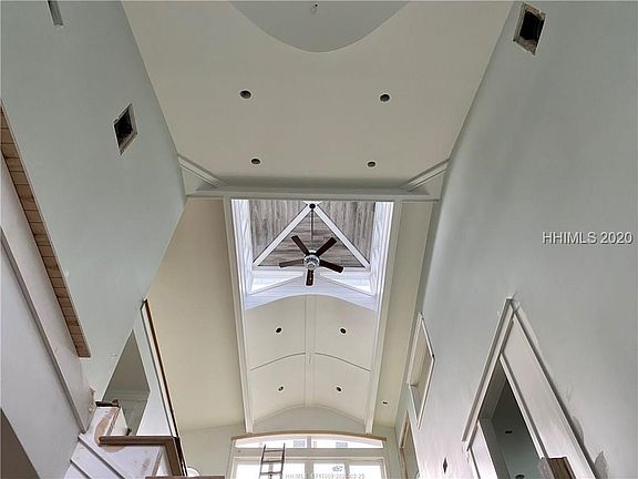 5th image of 6 Shore Crest Ln