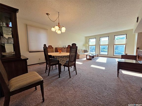 5th image of 411 Milburn CRESCENT