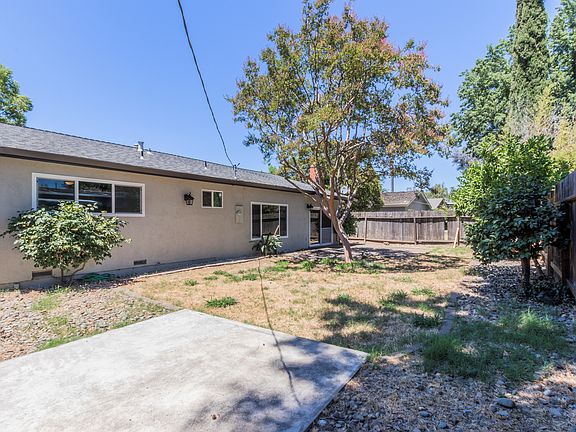 3rd image of 2913 Occidental Dr